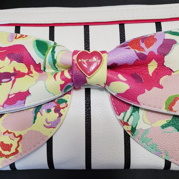 *** Betsey Johnson Flowered Bow Wallet - Picture 8 of 8